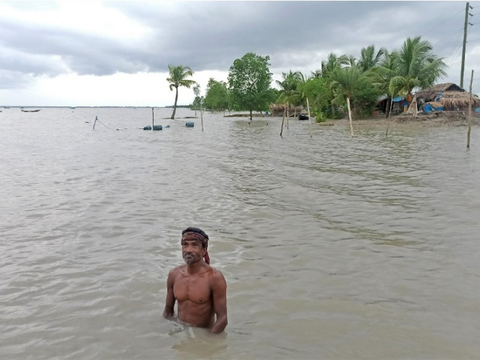 fisherman village bangladesh high tide